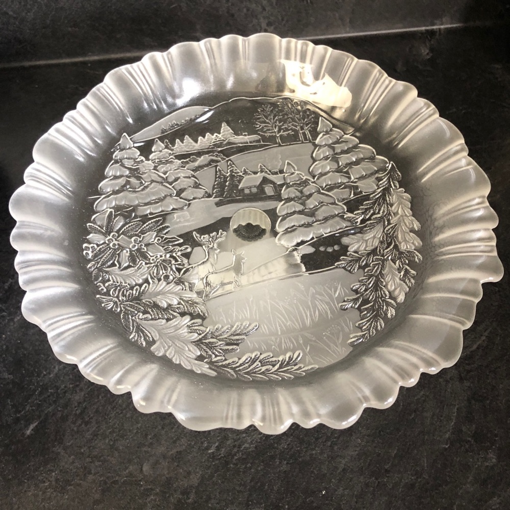 Mikasa Winter Dreams Satin Footed Bon Bon